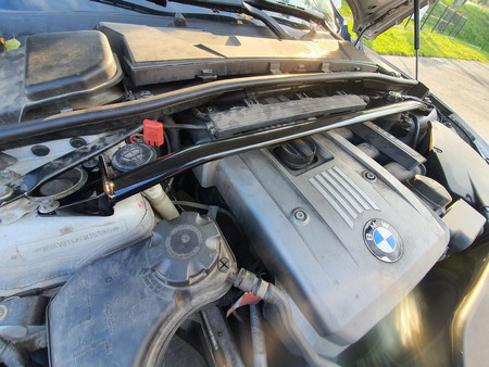 Rozpórka BMW 3 E90 E91 E92 n52 Czarna