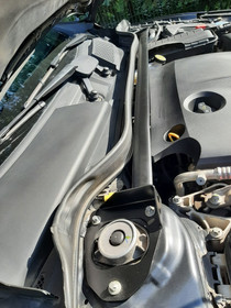 Strut Bar Infiniti QX30 Black