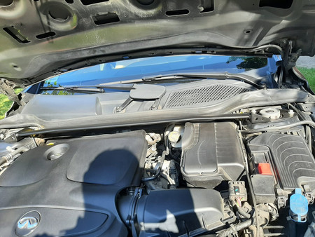 Strut Bar Infiniti QX30 Black