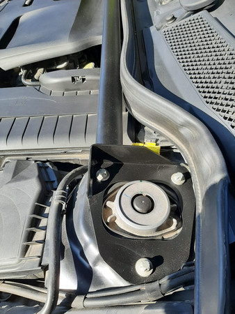 Strut Bar Infiniti QX30 Black