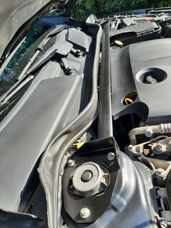 Rozpórka Infiniti QX30 Czarna